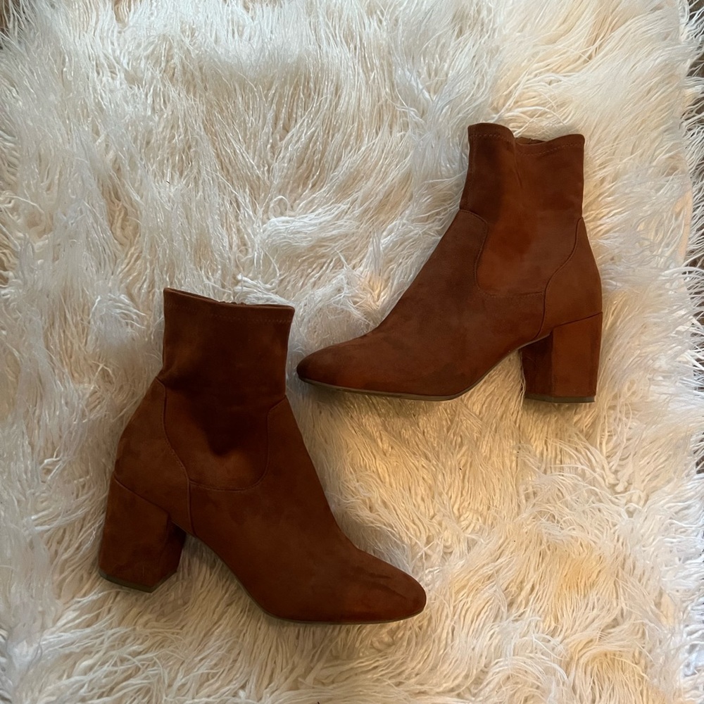 Old Navy suede mid ankle boots size 10